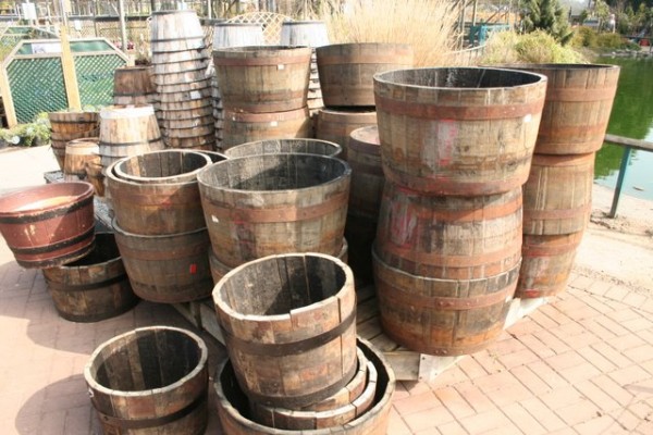wooden-barrels-600x400